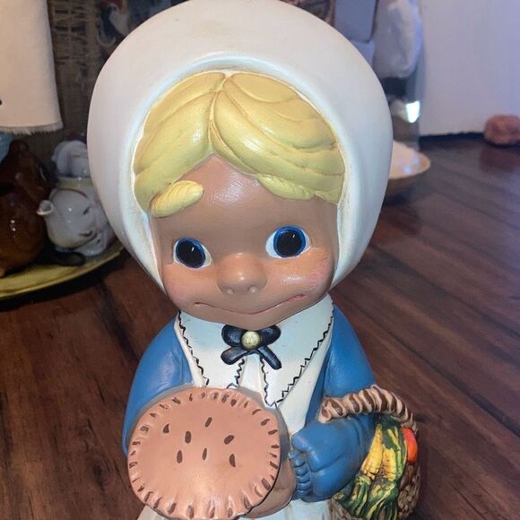 Vintage 60s Atlantic Mold Thanksgiving Pie Hand Painted Figurine Girl Gathering - Picture 4 of 5